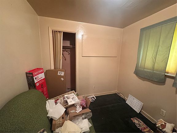 5th image of 1833 Greentree Rd
