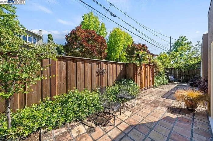 769 Vincente Ave — Photo 33
