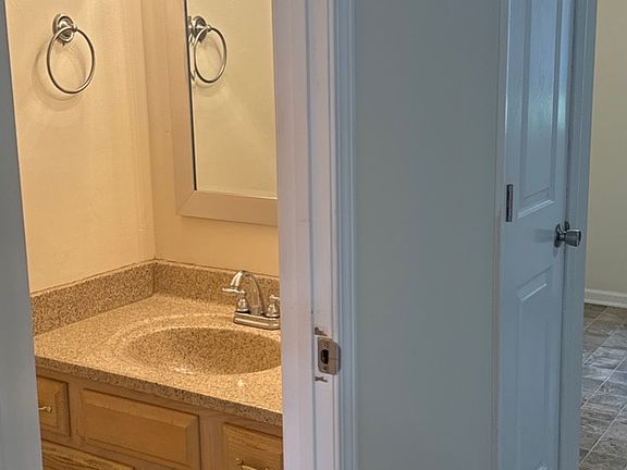 5th image of 578 Lost Cir APT D