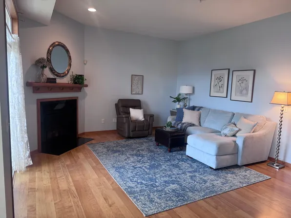 1244 County Road D E Unit 102, Maplewood, MN 55109