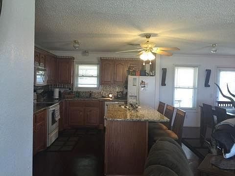 5th image of 907 S Aspen Ave