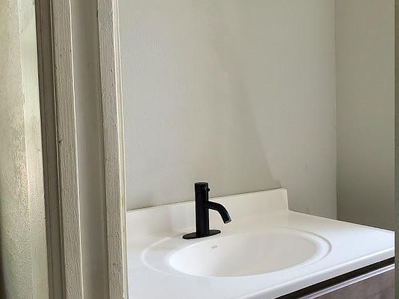 5th image of 207 Banbury Ln