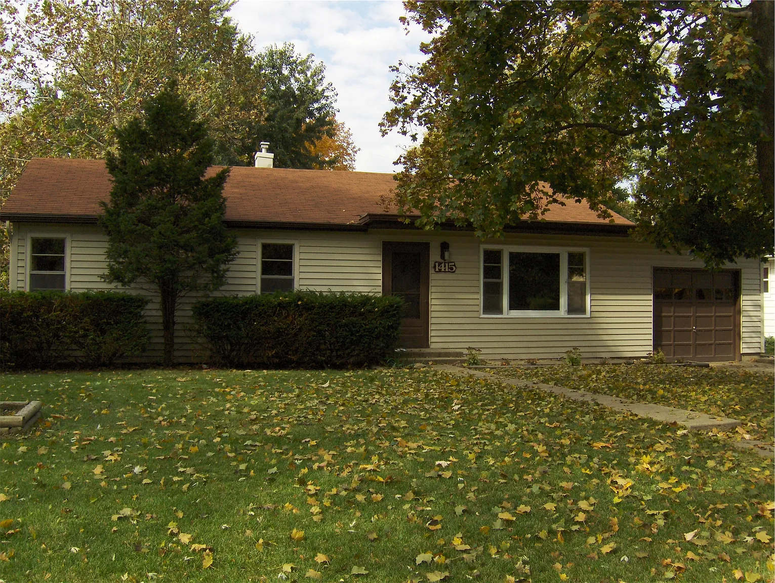 1415 Cambridge Dr photo 1