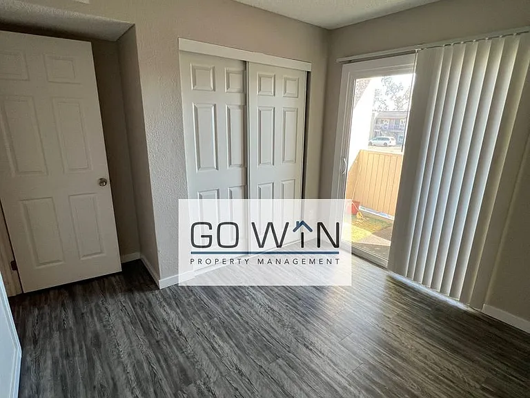1212 W Mountain View Rd — Photo 17