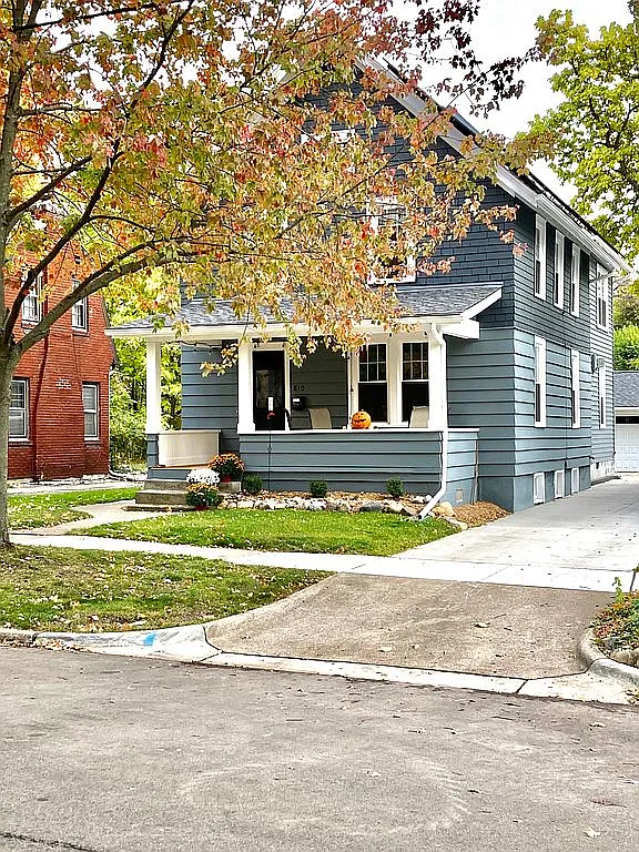810 Gott St photo 1