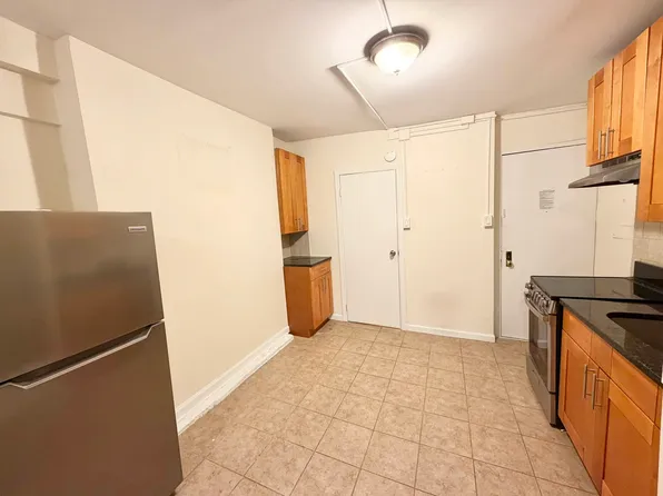 87 Christopher Street image 5 of 10