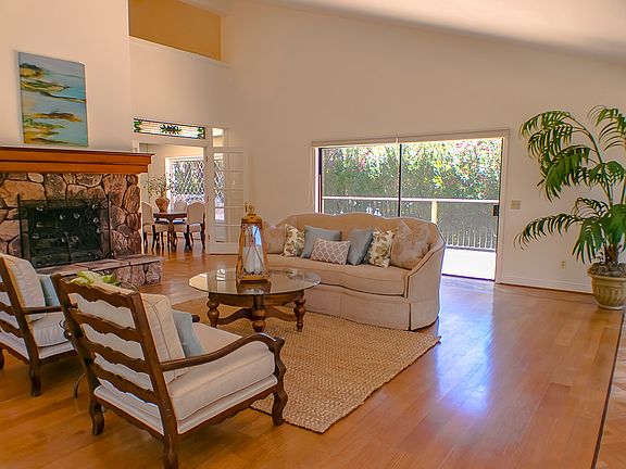 4th image of 1072 Deepwood Dr