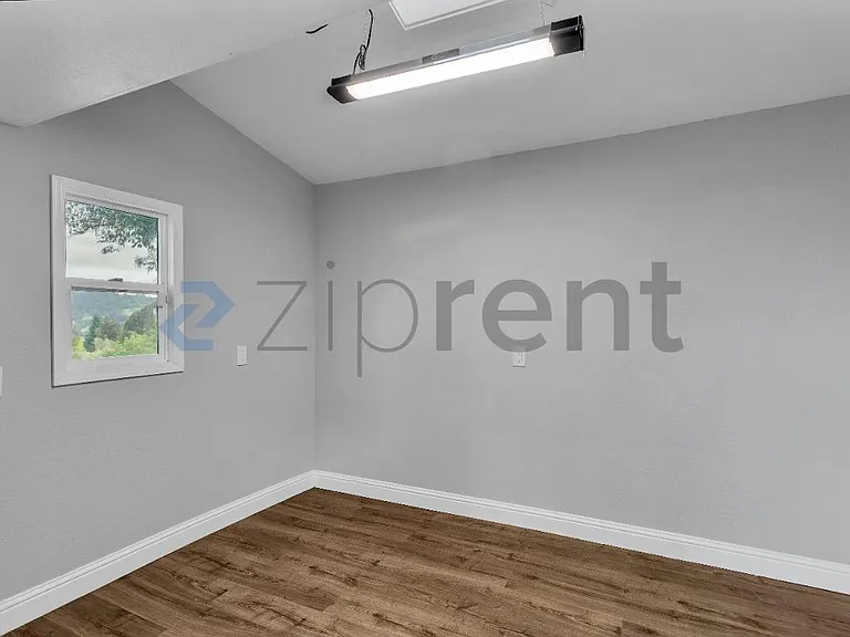 717 Pebble Dr — Photo 10