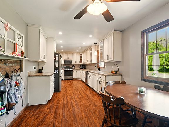 5th image of 564 Penright Ct