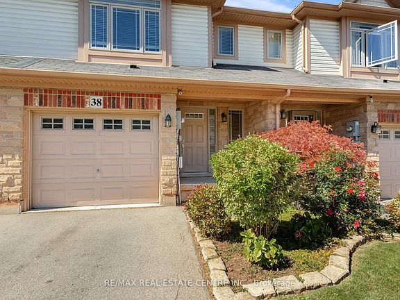 2nd image of 8 Hemlock Way #38