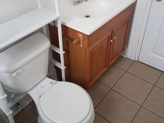 3rd image of 327 W 9th St APT 2E