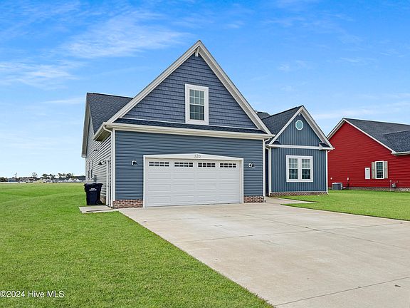 3rd image of 320 Spinnaker Street