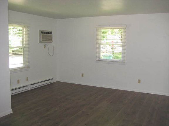 2nd image of 204 N East St