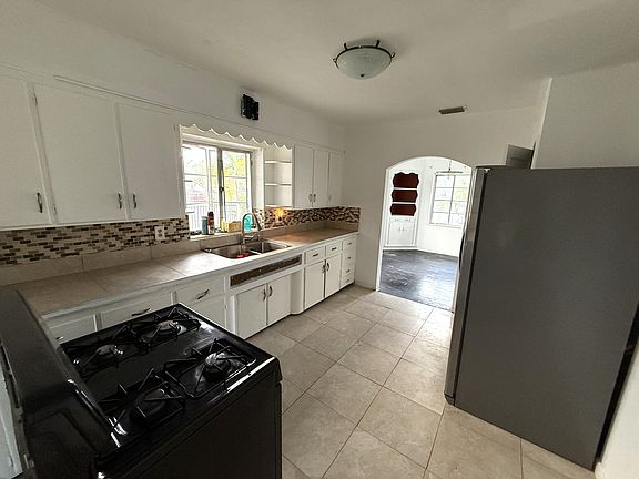 3rd image of 1330 Kasim St