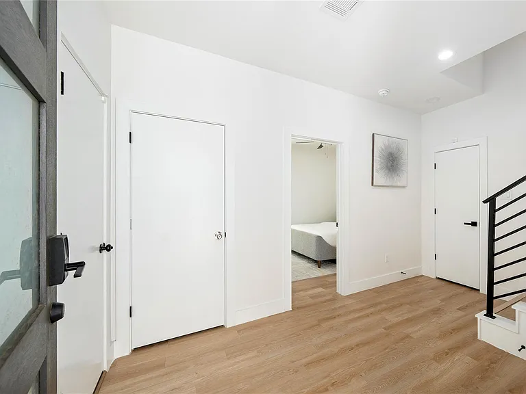 3008 Delano St — Photo 14