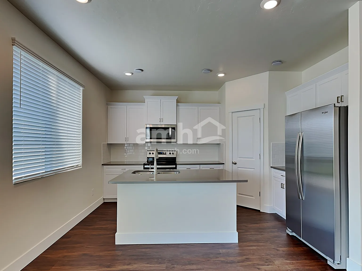 3 bed, 2.5 bath, 1860 sqft, $2,385 — Photo 4