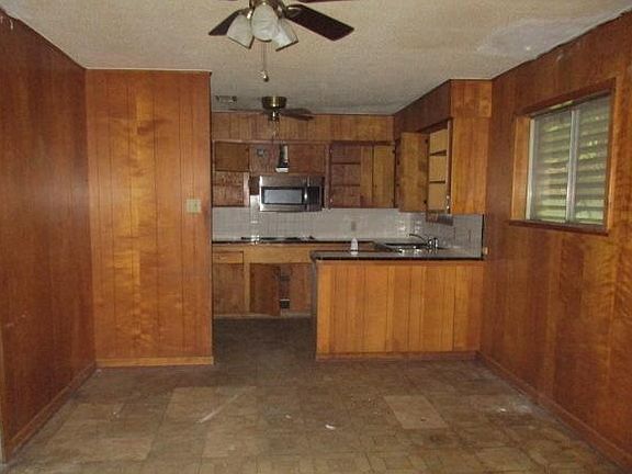 den/dining to kitchen