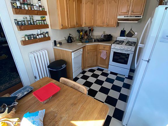 2nd image of 28 Lowell St APT 1L