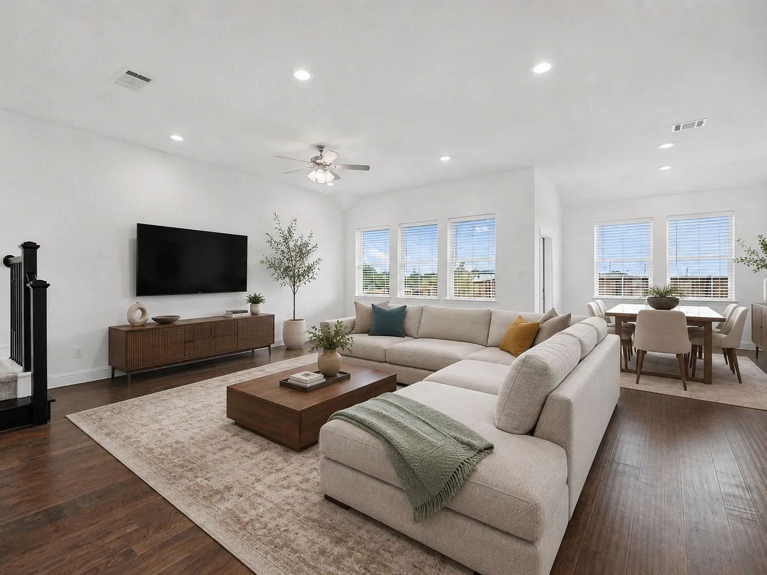 5 bed, 2880 sqft, $3,000 — Photo 2