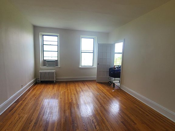 3rd image of 531 E Lincoln Ave APT 6D