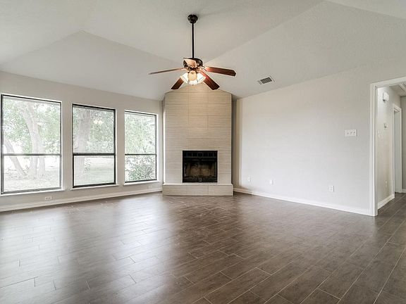 2nd image of 2209 Country Meadow Ln