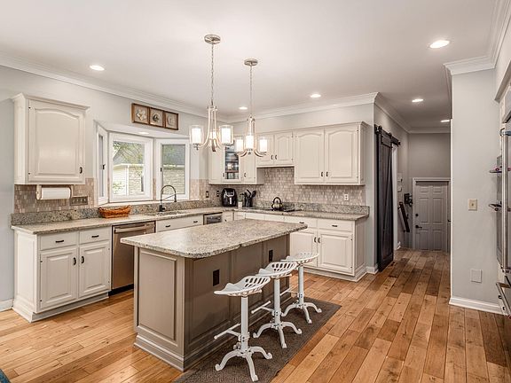 3rd image of 10638 Pembrooke Pl