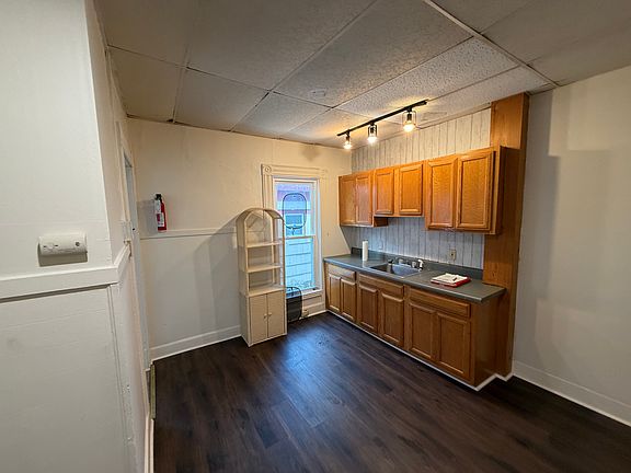 3rd image of 15 Maple Ave