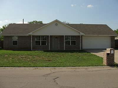 3rd image of 207 Broken Arrow Dr