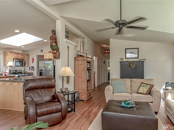 5th image of 671 Duck Lake Dr SE