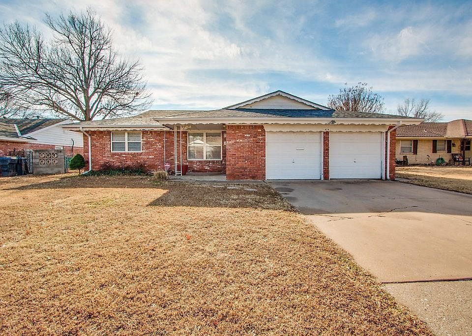 1st image of 424 SW 63rd Pl