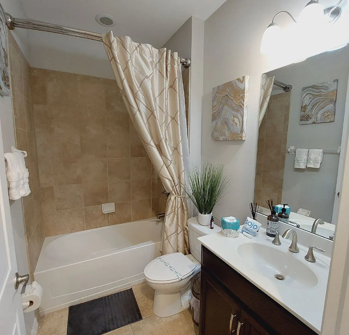 3 bed, 2.0 bath, 1994 sqft, $4,200 — Photo 2