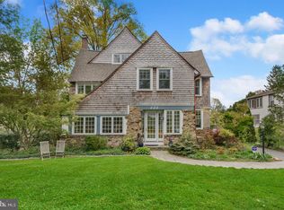 222 E Beechtree Ln, Wayne, PA 19087