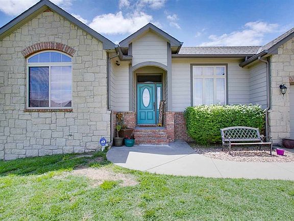 2nd image of 119 W Harmony Cir