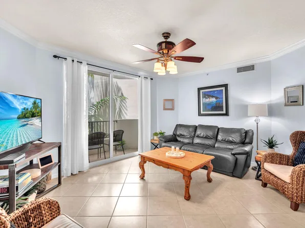 2421 NE 65th Street #213, Fort Lauderdale, FL 33308