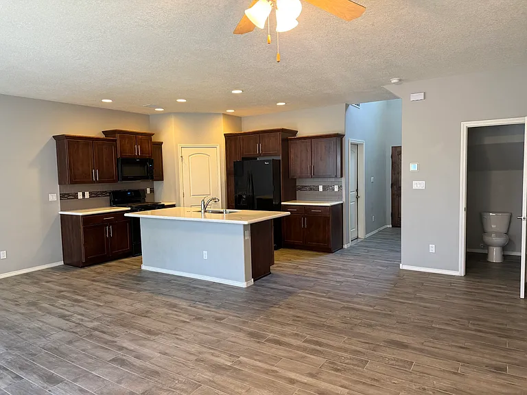 1605 Band Saw Dr NW — Photo 4