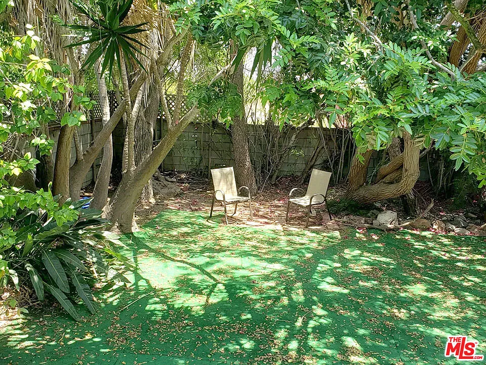 3 bed, 2.0 bath, 1425 sqft, $5,200 — Photo 3