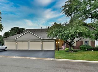 5177 Coventry Ln, Gurnee, IL 60031