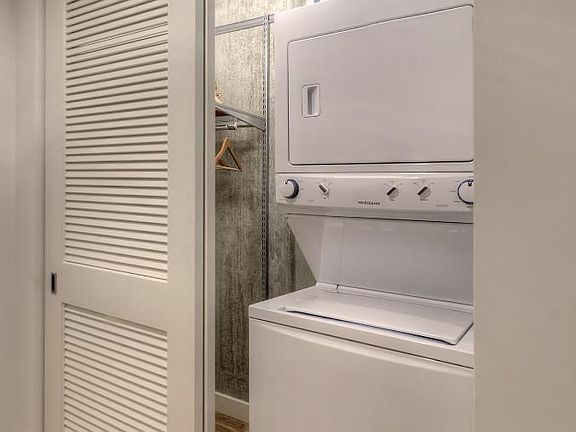 5th image of 627 W Lake St #407