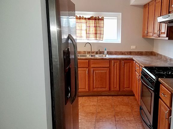 5th image of 1056 Des Plaines Ave