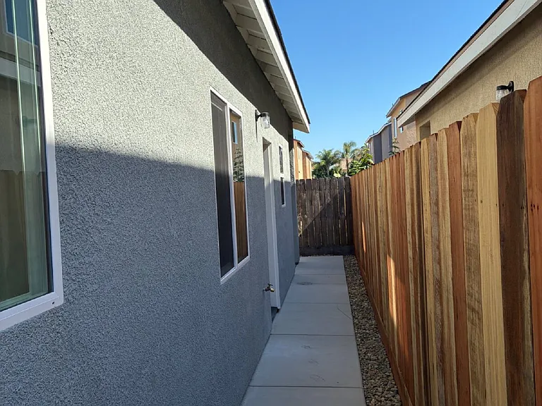 3614 Newport Ave — Photo 50
