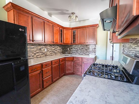 2nd image of 20-37 48th St #U