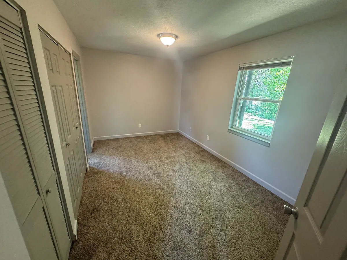 Building Photo - 1592 Woodland Dr