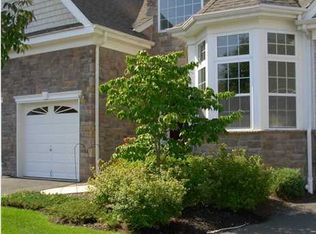 5 Seaman Ct, Old Bridge, NJ 08857