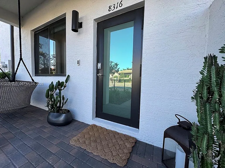 8316 NW 43rd St — Photo 30