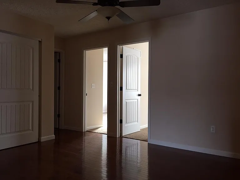 115 Waterpoint Dr — Photo 17