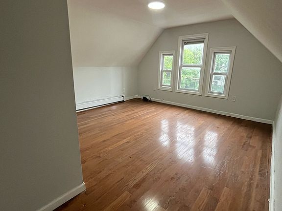 4th image of 225 Hawthorne Ave #2