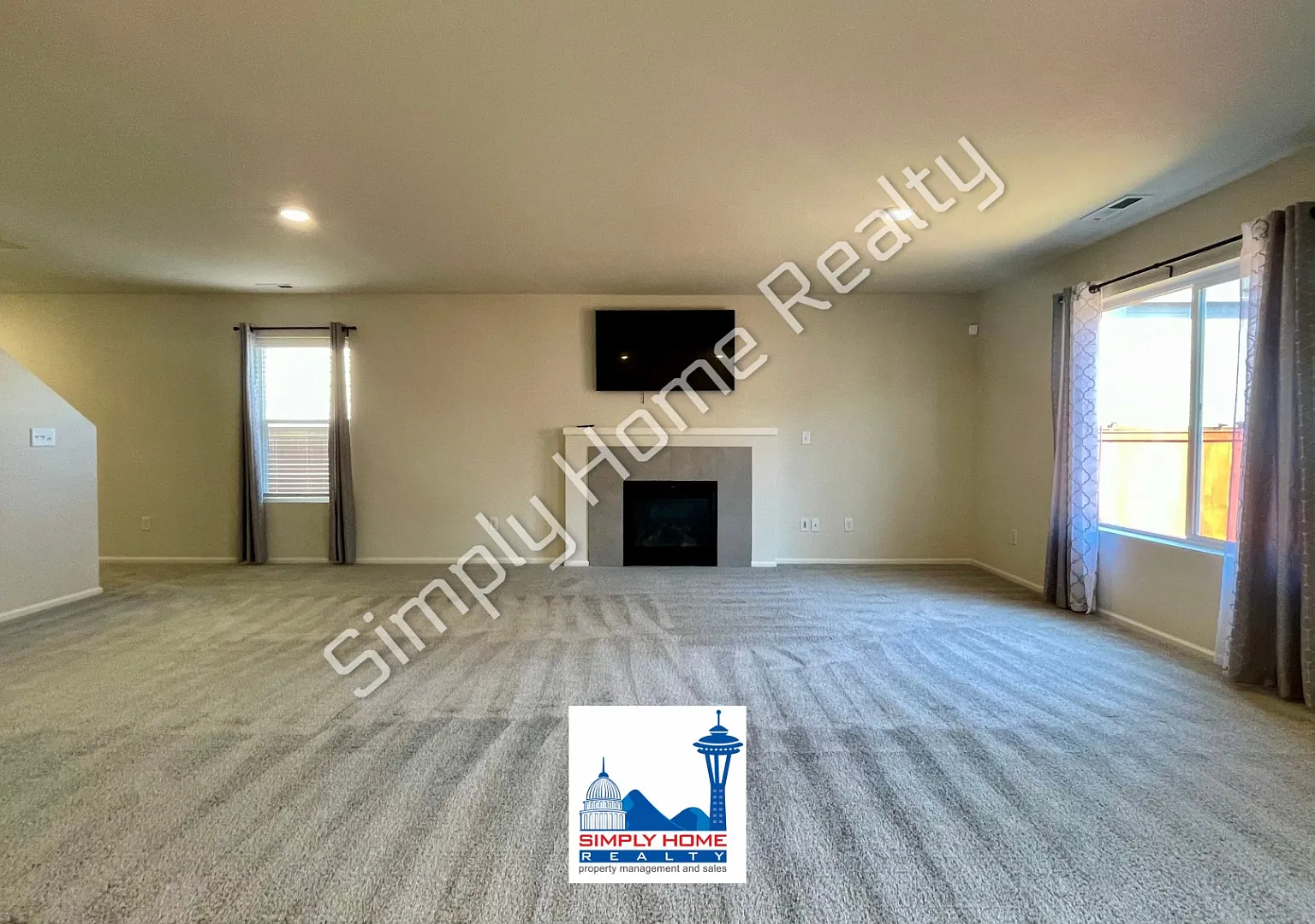 Spacious Tumwater home with a rare downstairs bedroom and a full bathroom! — Photo 2
