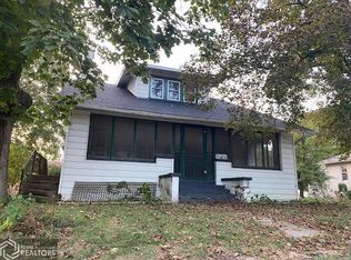 204 S Elm St, New London, IA 52645