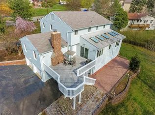 77 N Hillside Ave, Livingston, NJ 07039