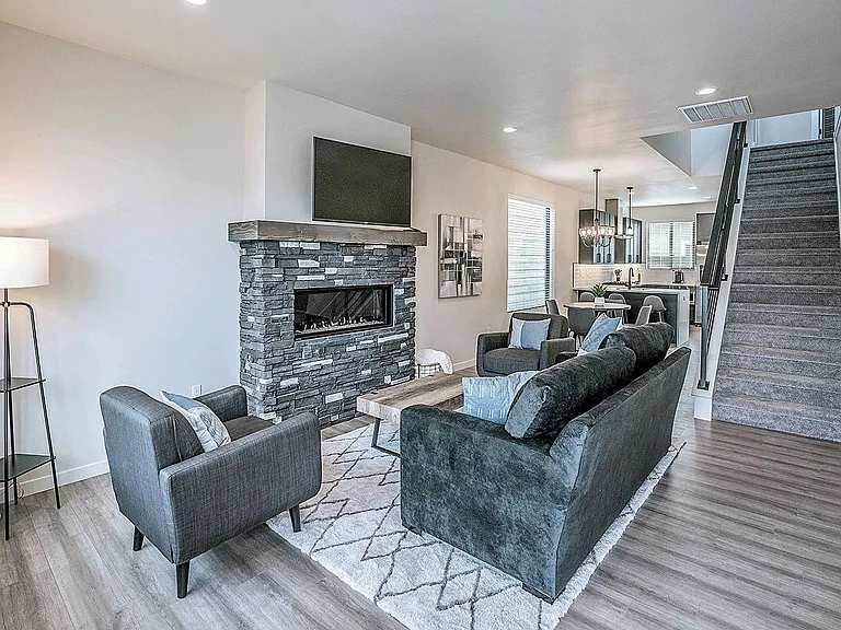 3316 N Rosalia Rd — Photo 3